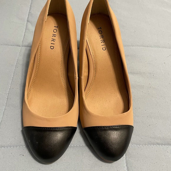 torrid Shoes - Torrid tan pumps